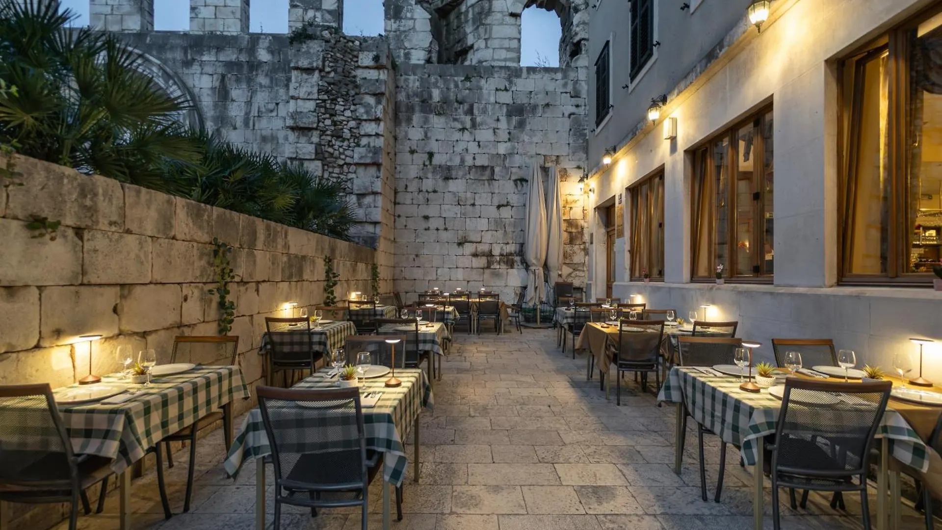 Hotel Peristil Split 3*,