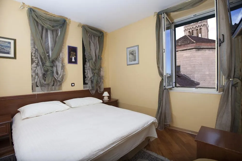 Hotel Peristil Split 3*,