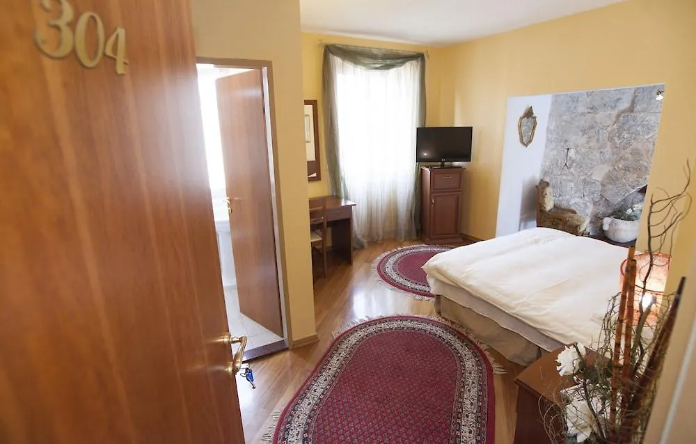 ***  Hotel Peristil Split Croatia