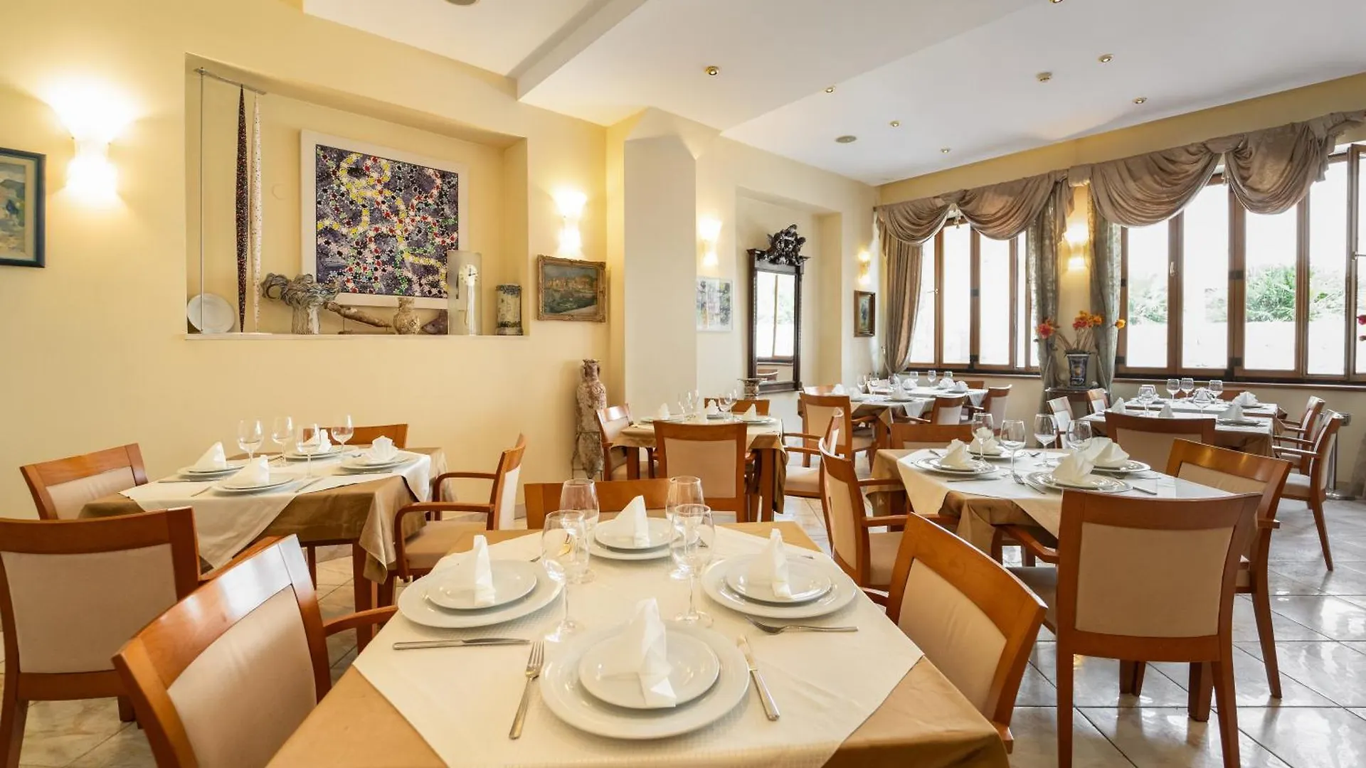 Hotel Peristil Split 3*,  Croacia
